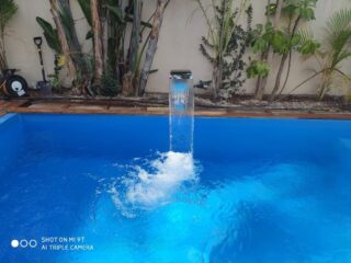 בריכת פיברגלס בשילוב מפל