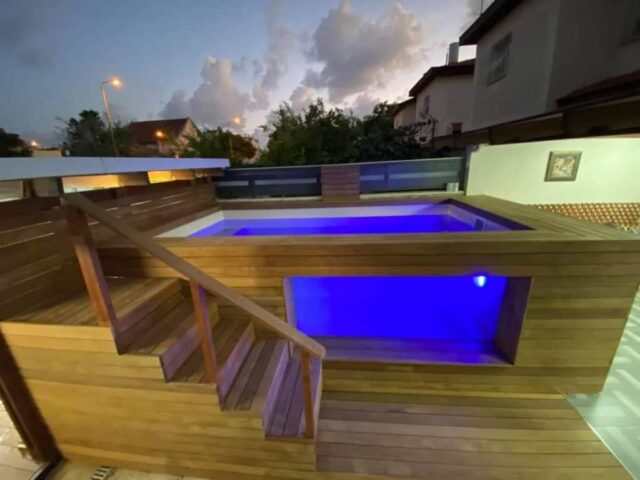 בריכת חלון זכוכית