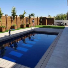 בריכת פיברגלס בהתאמה אישית בחצר